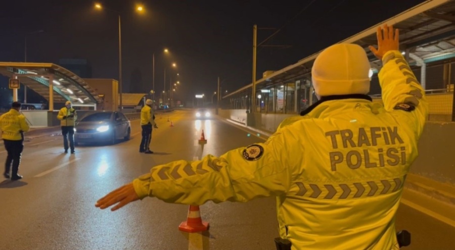 Alkollü yakalandı...Uygulama yapan ekiplere terör operasyonu benzetmesi yaptılar