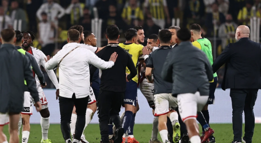 Kadıköy'de Maç Sonu Tartışma Çıktı