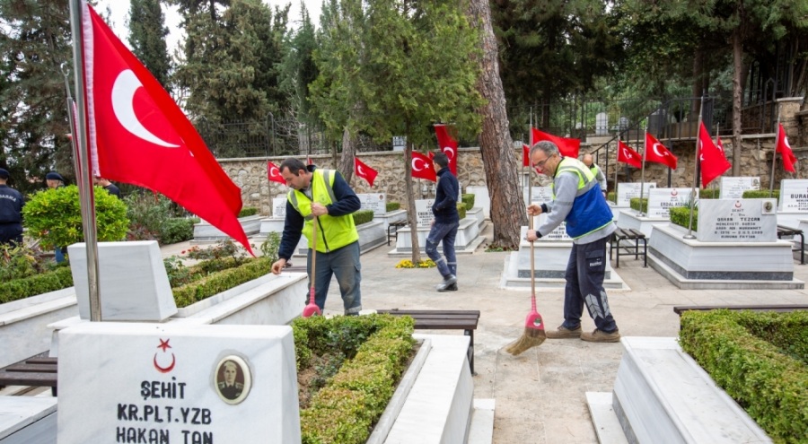 Bursa Büyükşehir Belediyesi'nden Şehitliklerde Anlamlı Hazırlık