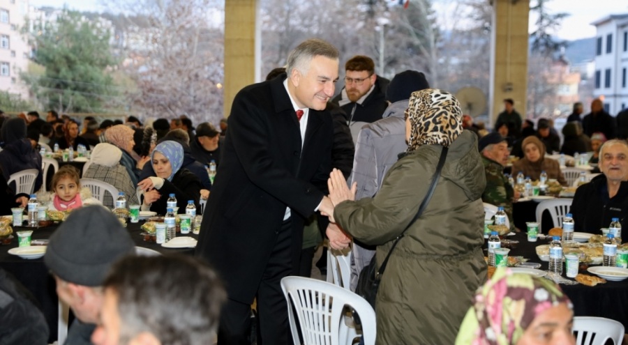 Bursa Büyükşehir Belediyesi Orhaneli'de Ramazan Sofrası Kurdu